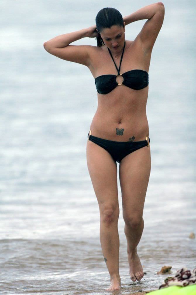 Дрю Бэрримор фото в бикини на пляже