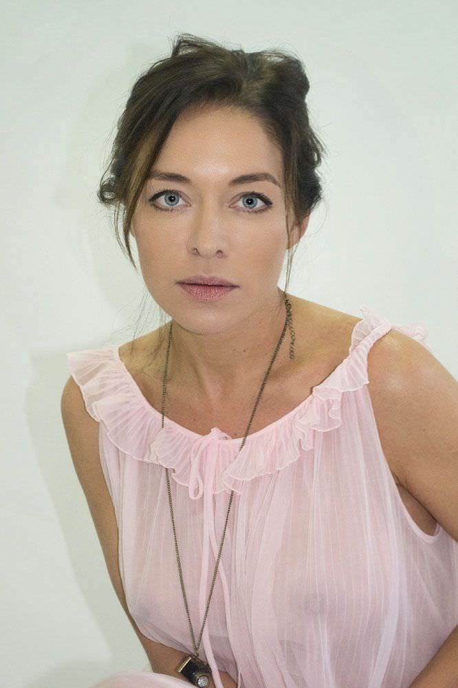 Серафима Низовская фото в прозрачной блузке