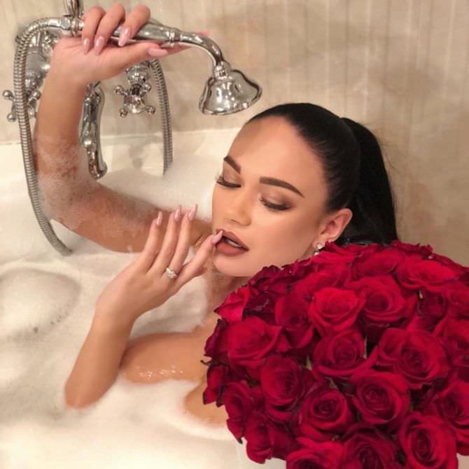 Яна Кошкина фото в ванне