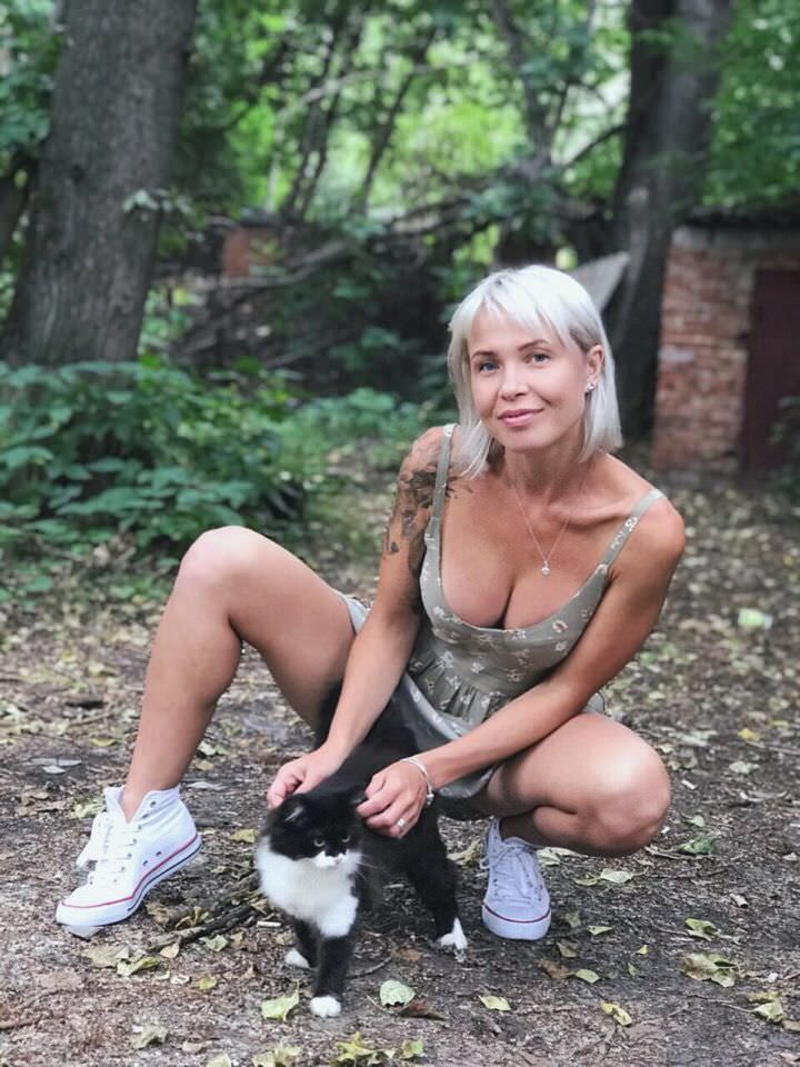  Любовь Томская фото с кошкой