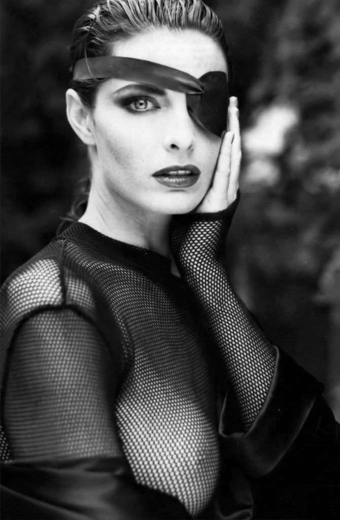 Джоан Северанс фото в повязке на глазу