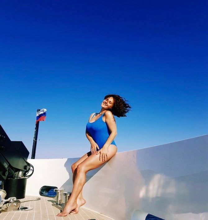 Мария Шумакова фотография в синем купальнике