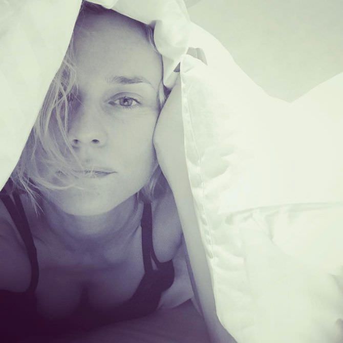 Диана Крюгер фото под одеялом