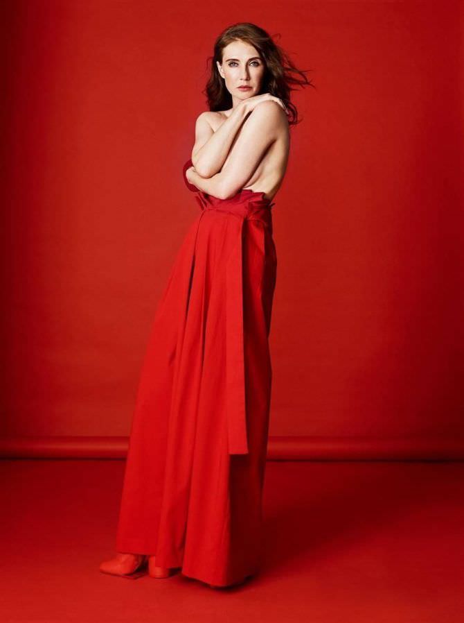 Кэрис ван Хаутен фотография в красном платье
