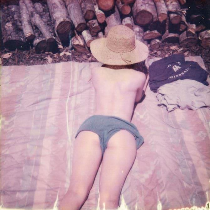 Эмили Браунинг слитое хакерами фото с пляжа