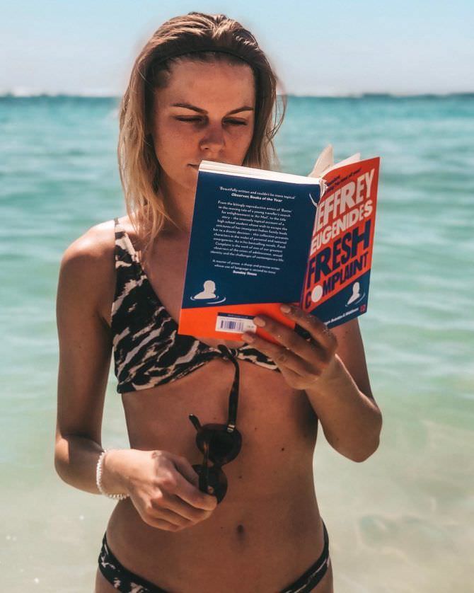 Анастасия Стежко  фотография с книгой