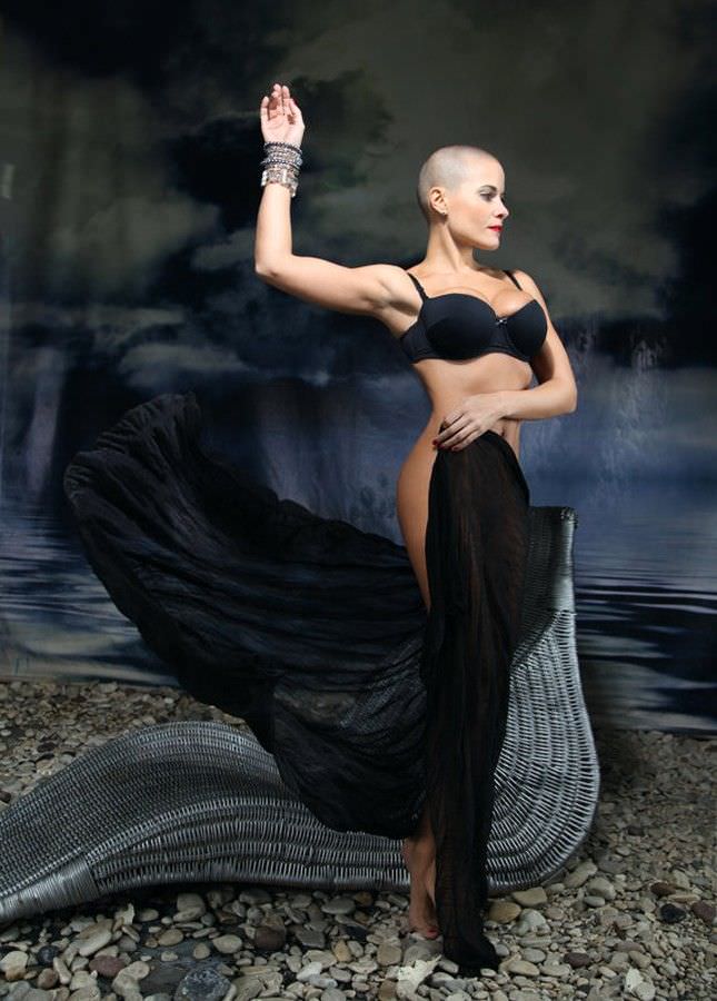 Марина Вовченко фото в бикини с чёрной тканью