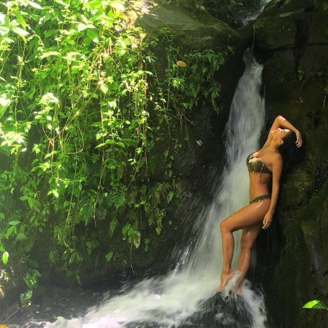 Николь Шерзингер фотография с водопадом