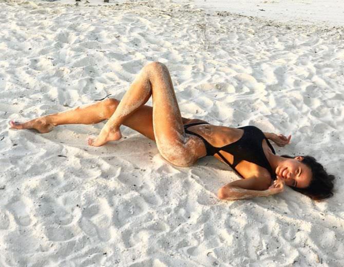 Анастасия Решетова фото на песке