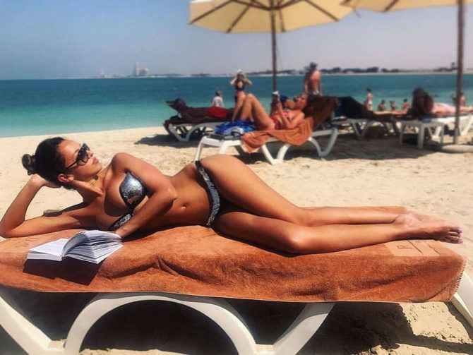 Татьяна Храмова фотография на пляже на лежаке