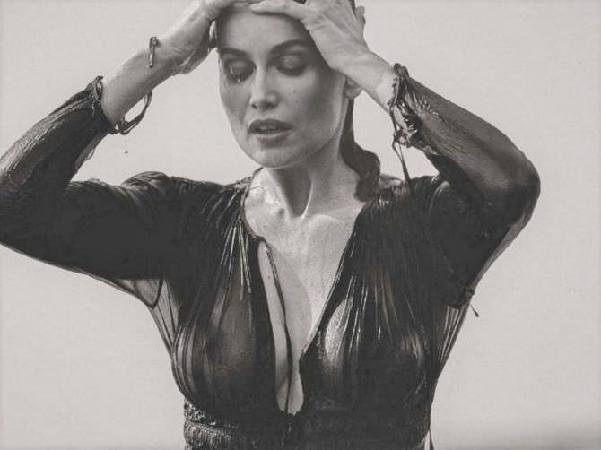 Летиция Каста фотография в прозрачной блузке
