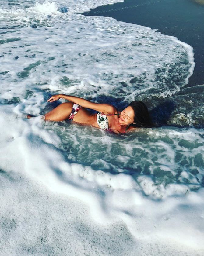 Елена Лядова фото в бикини на пляже