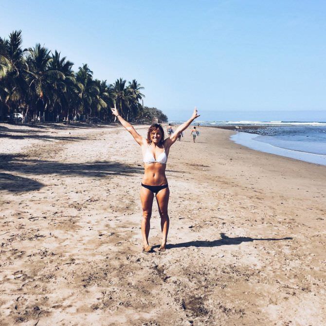 Бриана Эвиган фото на пляже в инстаграм