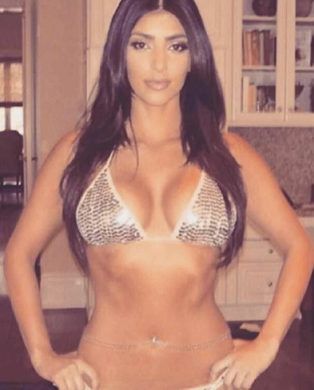 Ким Кардашян фото в бикини 