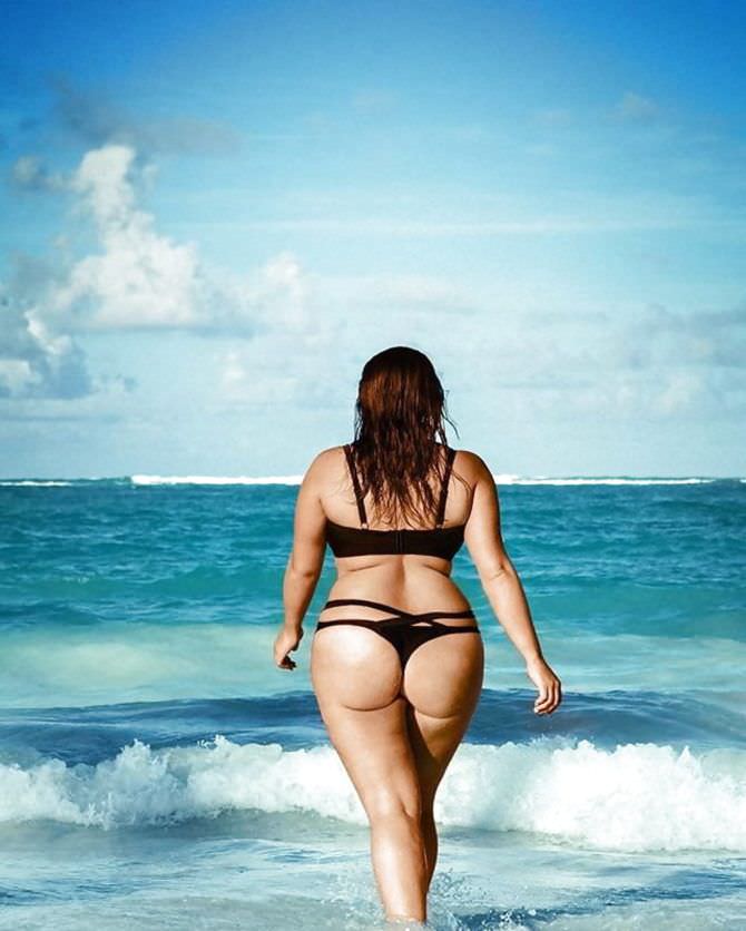 Рима Пенджиева фото в купальнике со спины