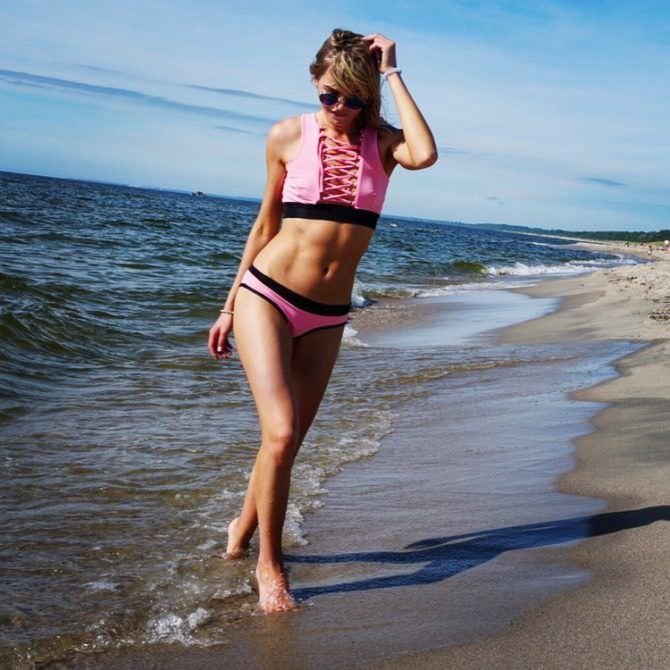 Анастасия Стежко  фото на пляже в инстграм